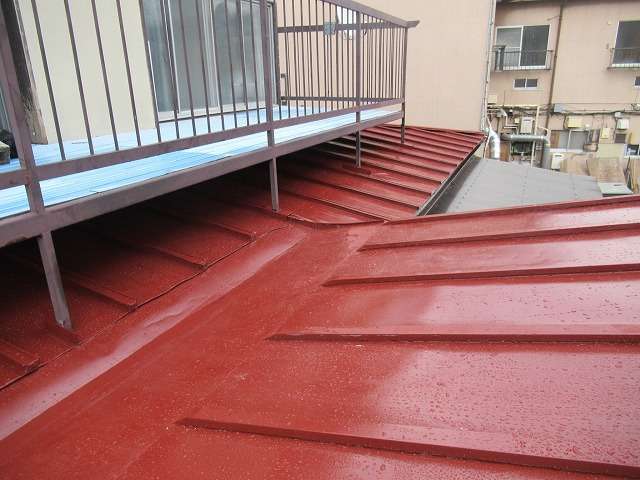 甲府市の2階建て住宅で瓦棒屋根（トタン屋根）の塗装工事を行いました！
