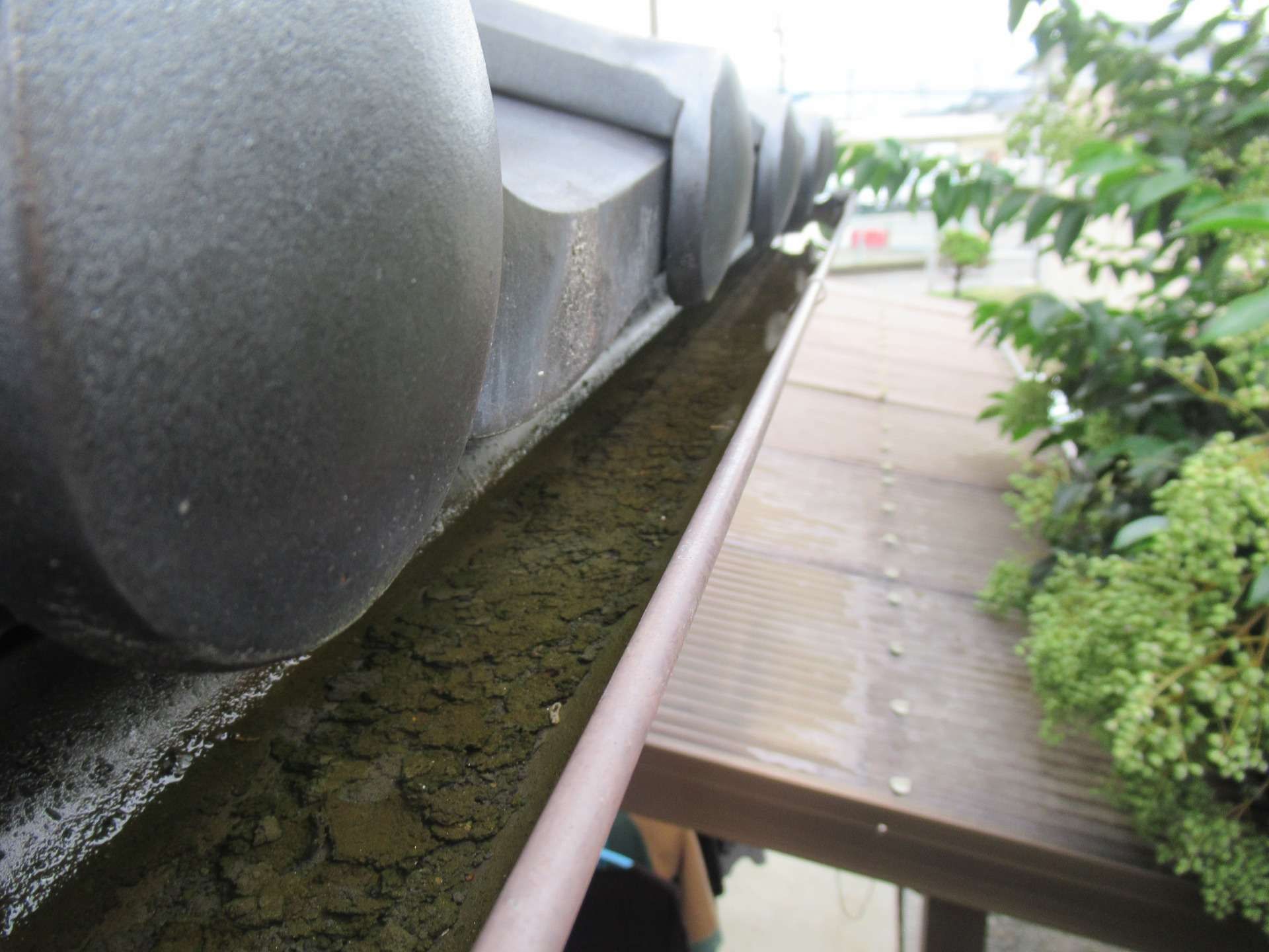 中巨摩郡昭和町にて歪みや詰まり、勾配がとれてなく機能してない雨樋の交換工事をしました！