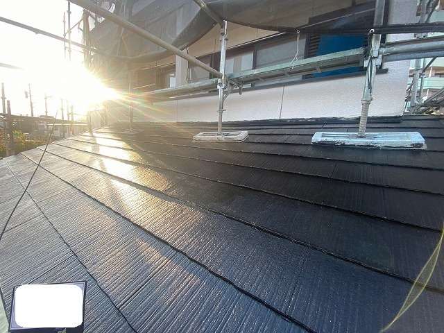 笛吹市で経年劣化により、スレート屋根の割れ・防水耐性が機能していない屋根の塗装工事を施工しました