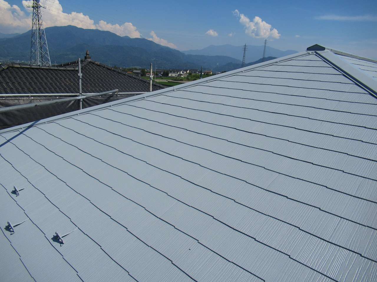 富士川町の2階建て住宅で屋根塗装工事が完了しました！