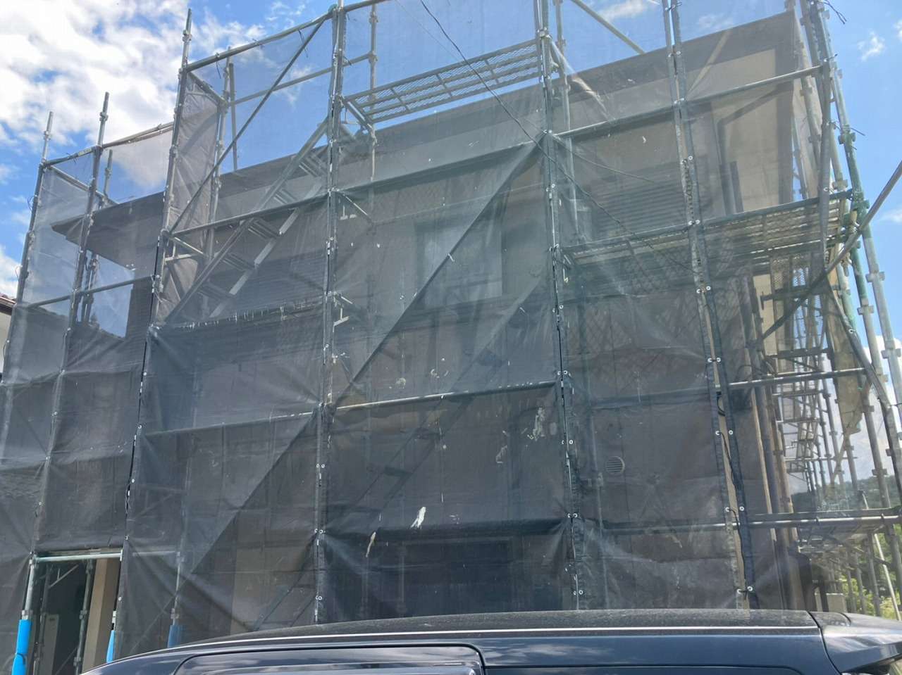富士川町　屋根塗装工事　足場設置
