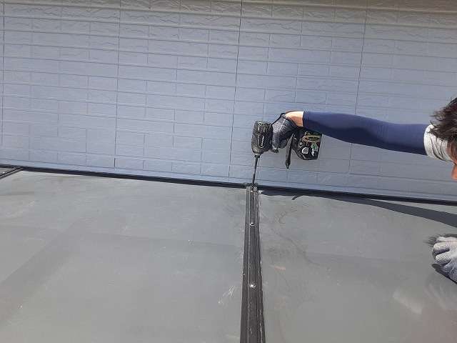 南アルプス市の屋根外壁塗装工事後にテラスのポリカ復旧作業を行いました！