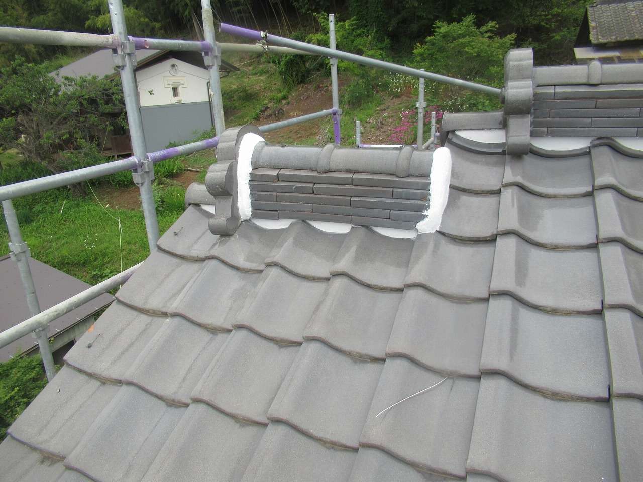 北杜市の和風住宅で屋根漆喰の詰め替え工事を行いました！