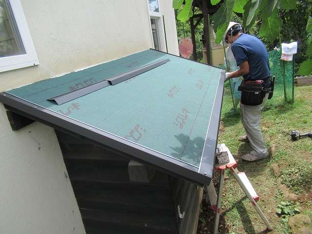 北杜市　屋根張替工事　防水シート・水切り設置