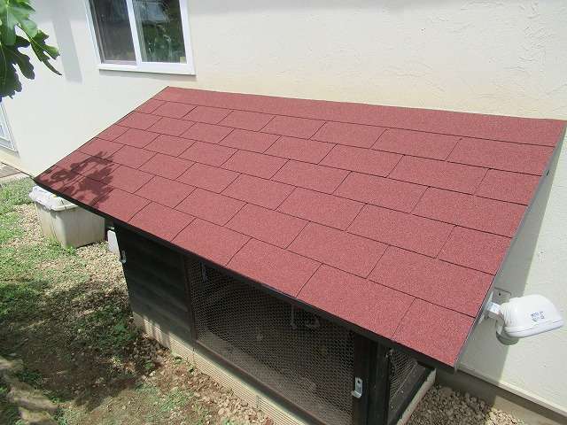 北杜市の鶏小屋の屋根をアスファルトシングル材で張り替えました！！