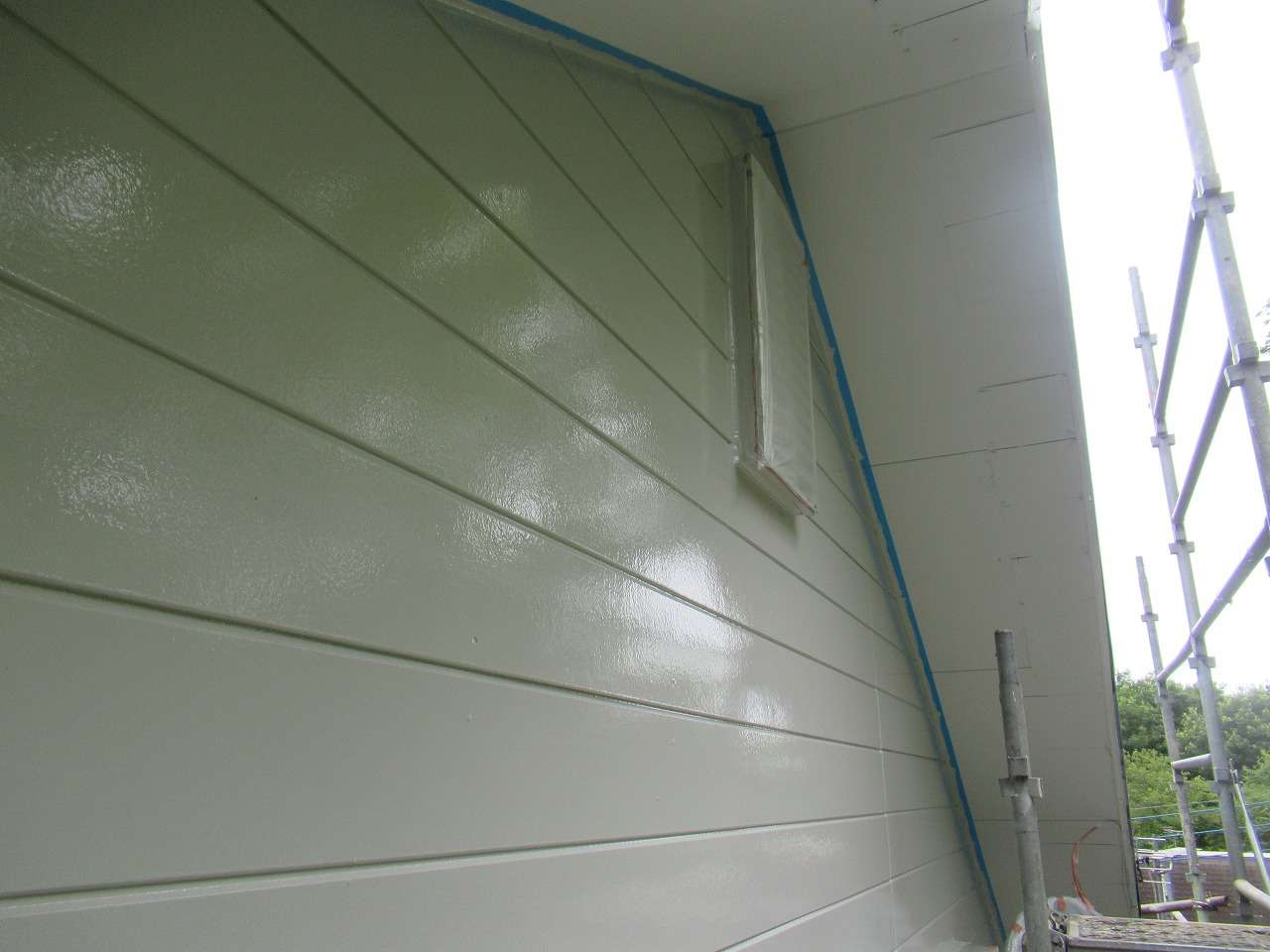 北杜市の別荘で行われております屋根外壁塗装工事が完成目前です！