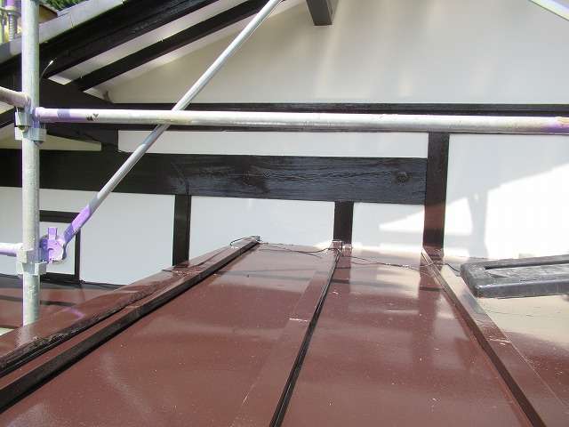 北杜市の和風住宅で瓦棒屋根の塗装を行いました！