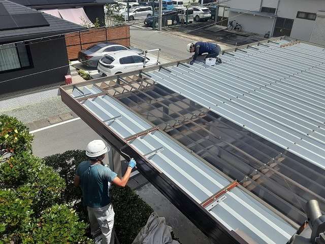 昭和町でカーポートの破風部分が色あせていたので、塗装をさせていただきました！