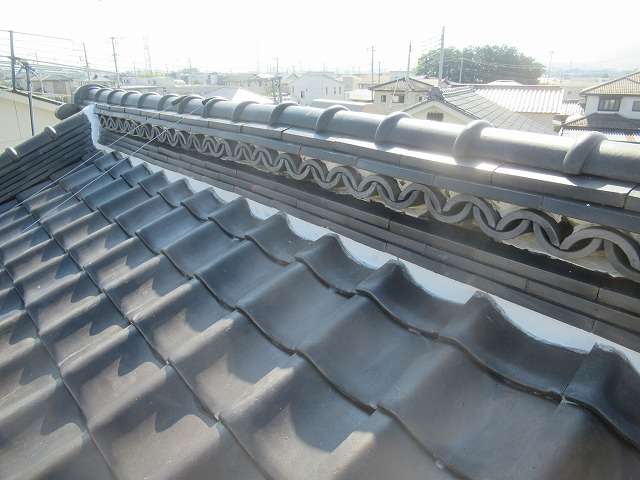 昭和町で劣化した屋根漆喰の詰め直し工事を行いました！！