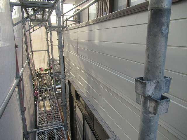 甲府市で破損したサイディング壁の部分貼替え工事を行いました！