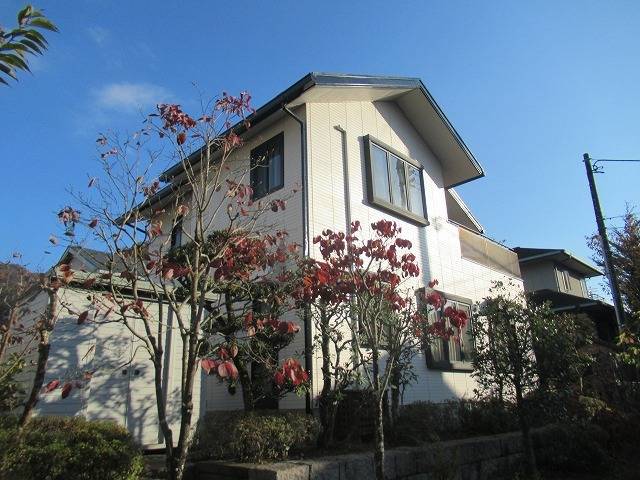 上野原市のハウスメーカーの2階建て住宅の外壁工事が完成しました！