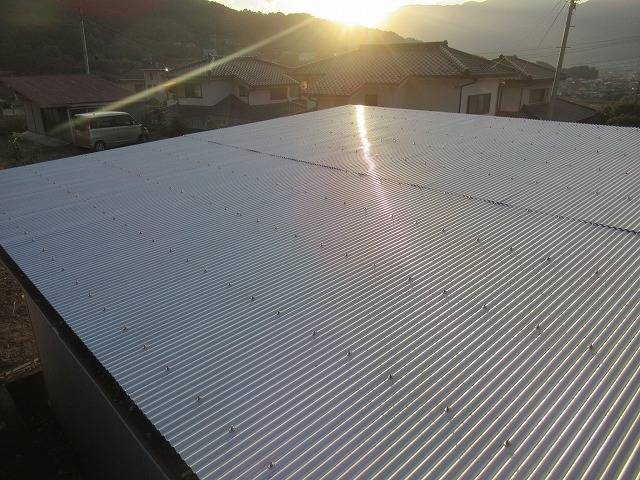 市川三郷町で雨漏れが発生した倉庫屋根を張替えました！