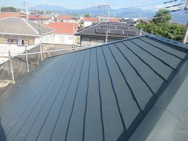 甲斐市　屋根塗装　中塗り後②
