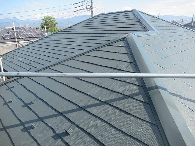 甲斐市　屋根塗装　中塗り後③