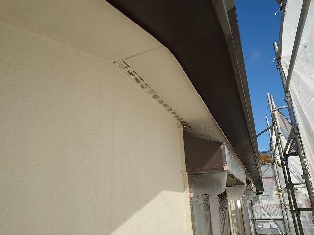 甲府市　外壁屋根塗装　外壁破風軒天完成