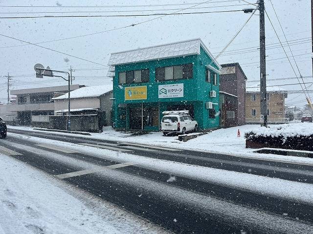 山梨県内で大雪の恐れがある雪が降っています。被害にお気を付けください。