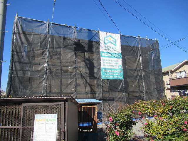 甲斐市　外壁塗装　足場設置