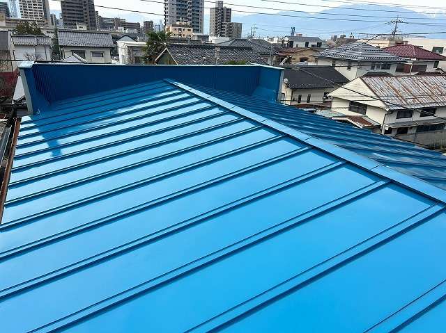 甲府市　瓦棒屋根　塗装工事完了
