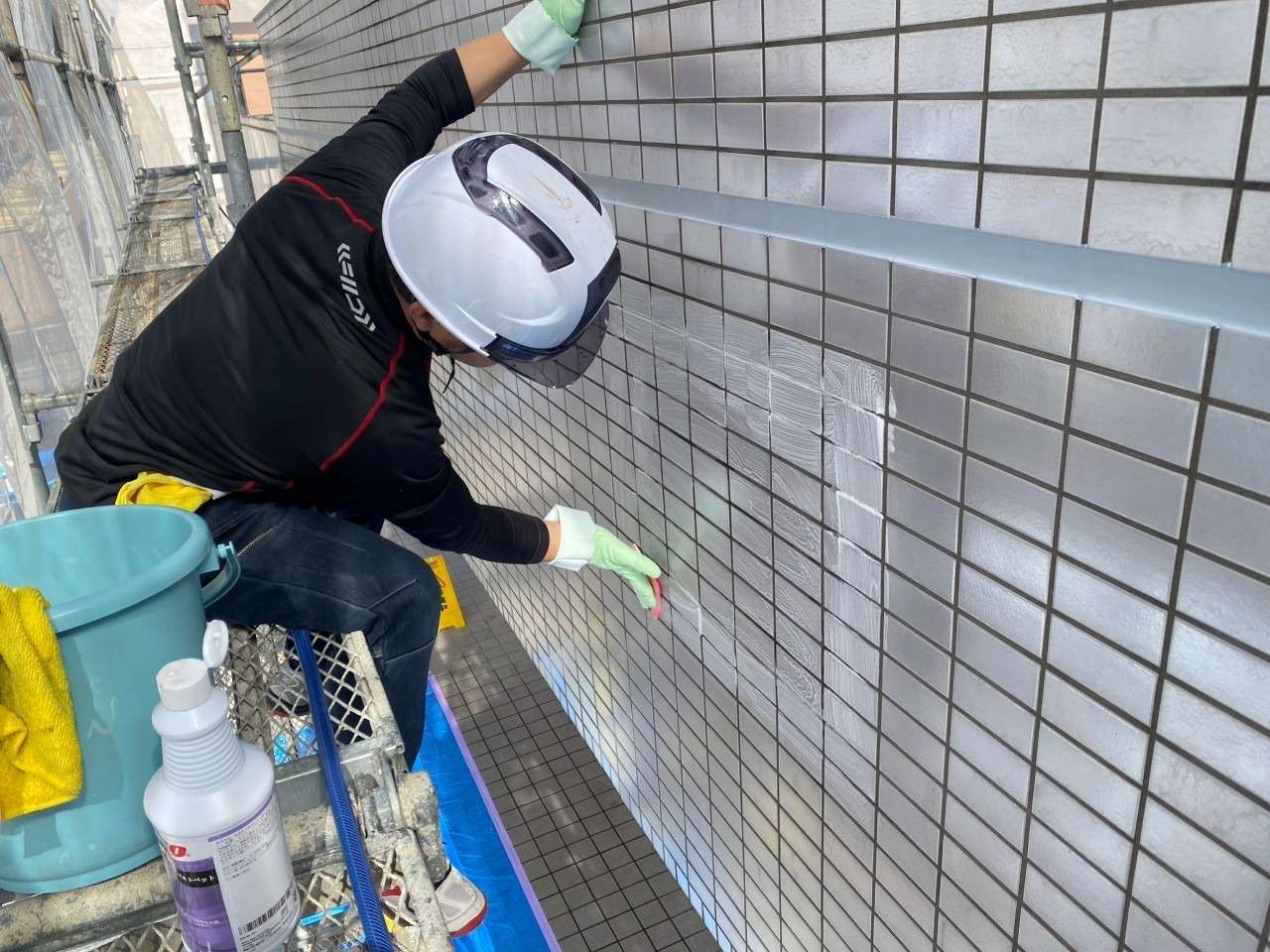 昭和町にて外壁タイルの洗浄を行いました