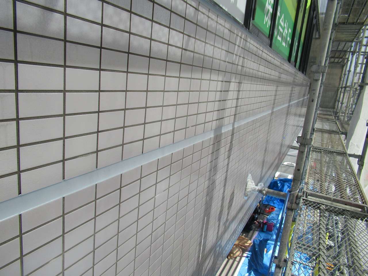 昭和町のテナントビルでタイルの外壁目地交換工事を行いました