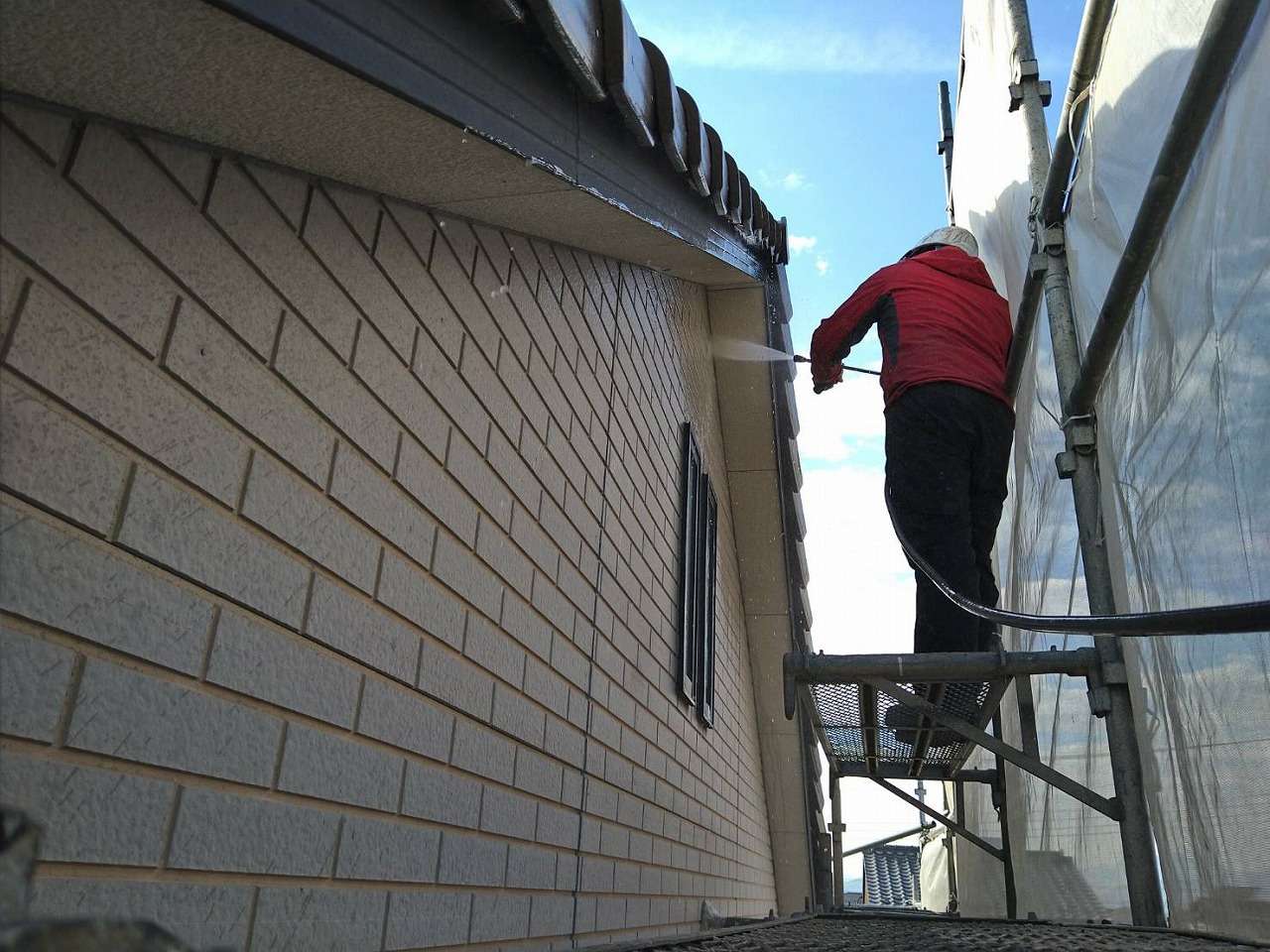 南アルプス市　外壁塗装工事　高圧洗浄
