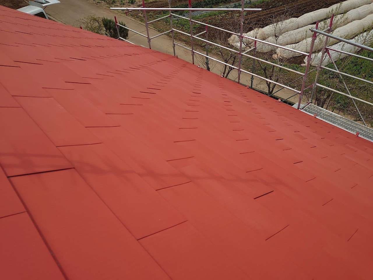 北杜市　ガルバリウム鋼板屋根　塗装工事　下塗り