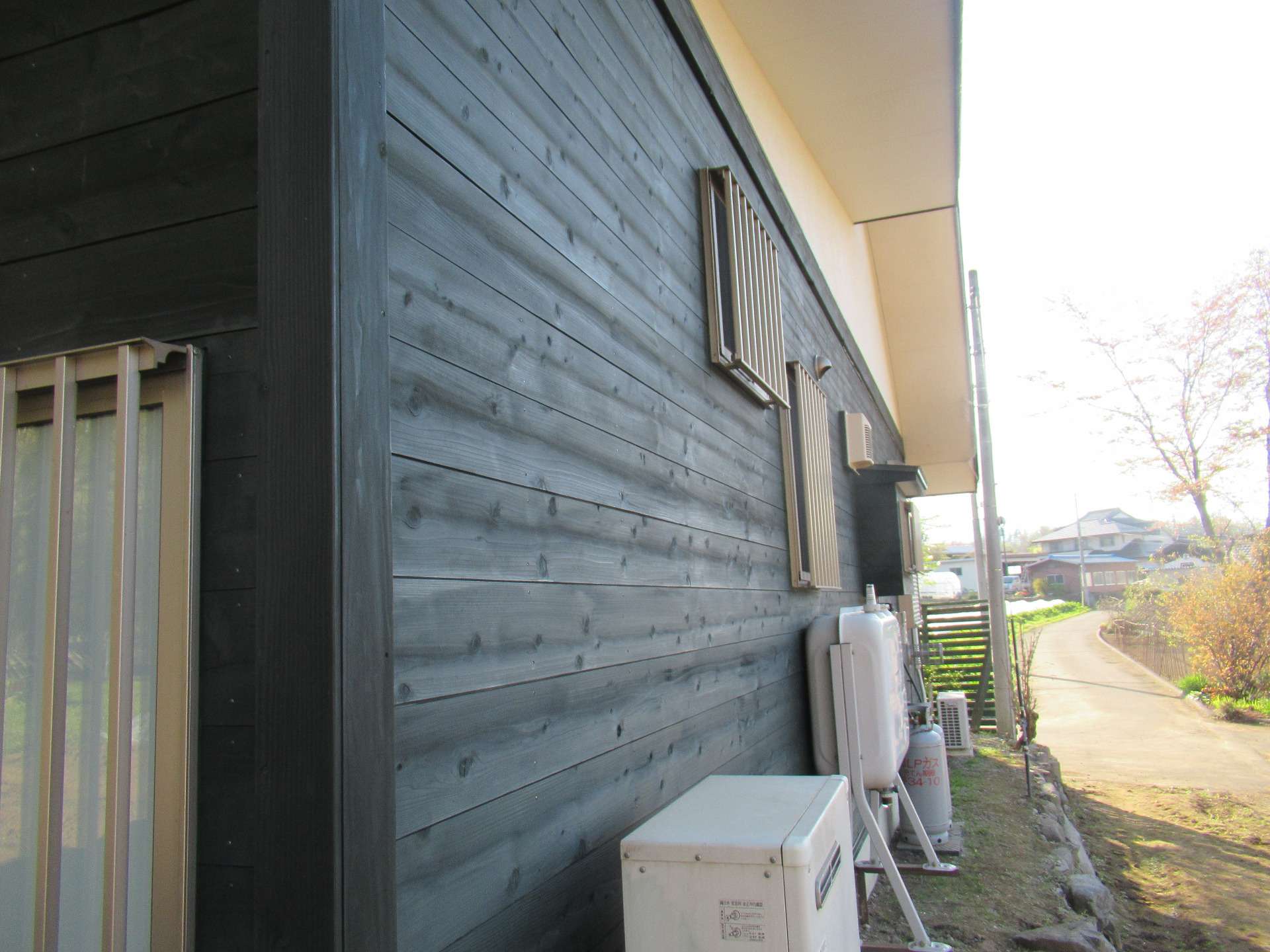 北杜市　木　異素材外壁　完成　塗装後