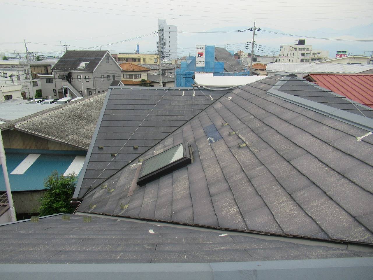 甲府市で平米数の広いスレート屋根を塗装し綺麗に仕上げました
