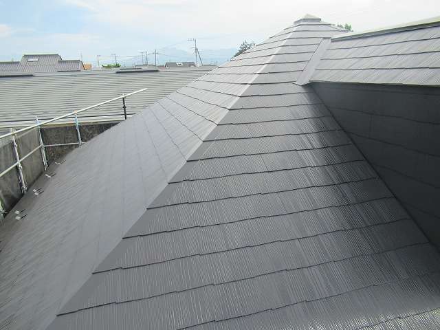 南アルプス市　屋根塗装　スレート屋根　上塗り