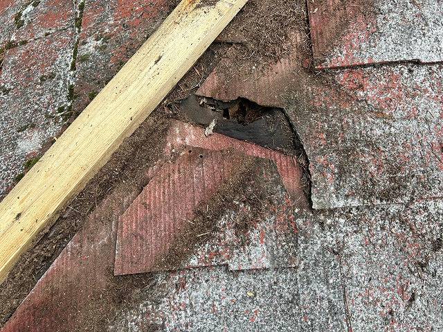 鳴沢村　雨漏れ　屋根　スレート破損　下地劣化　防水シート劣化