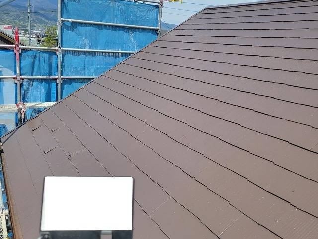 南アルプス市　屋根塗装　スレート屋根　中塗り