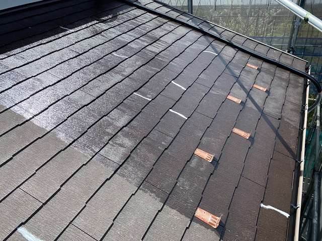 南アルプス市　屋根塗装工事　スレート補修　下塗り