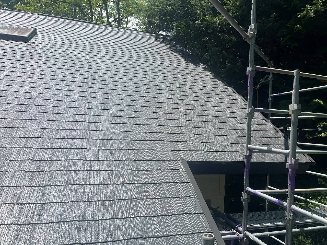 北杜市　スレート屋根塗装　施工後　完成写真