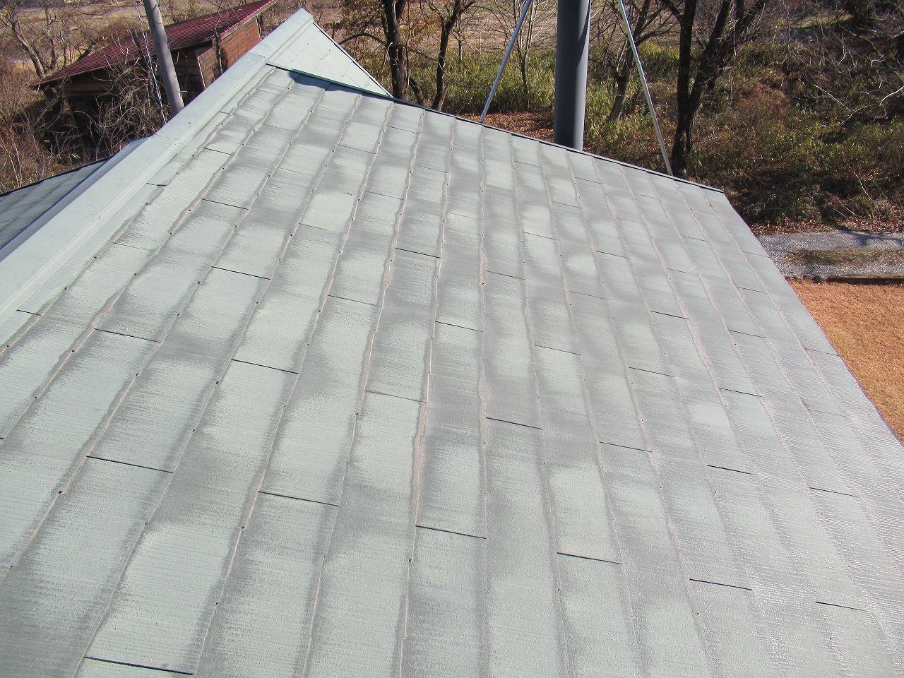 北杜市で勾配のあるスレート屋根の塗装工事を行いました