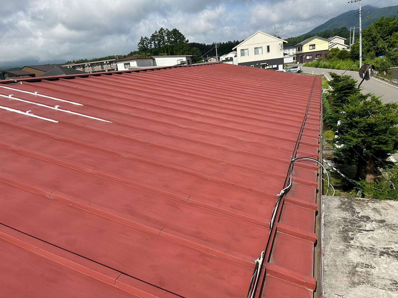 富士河口湖町　瓦棒屋根　塗装工事　ケレン作業