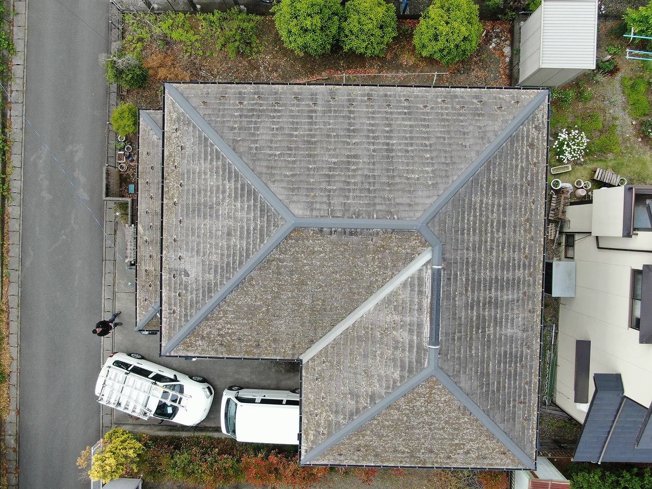 韮崎市で屋根材にカビが多く発生していたので屋根塗装工事を行いました