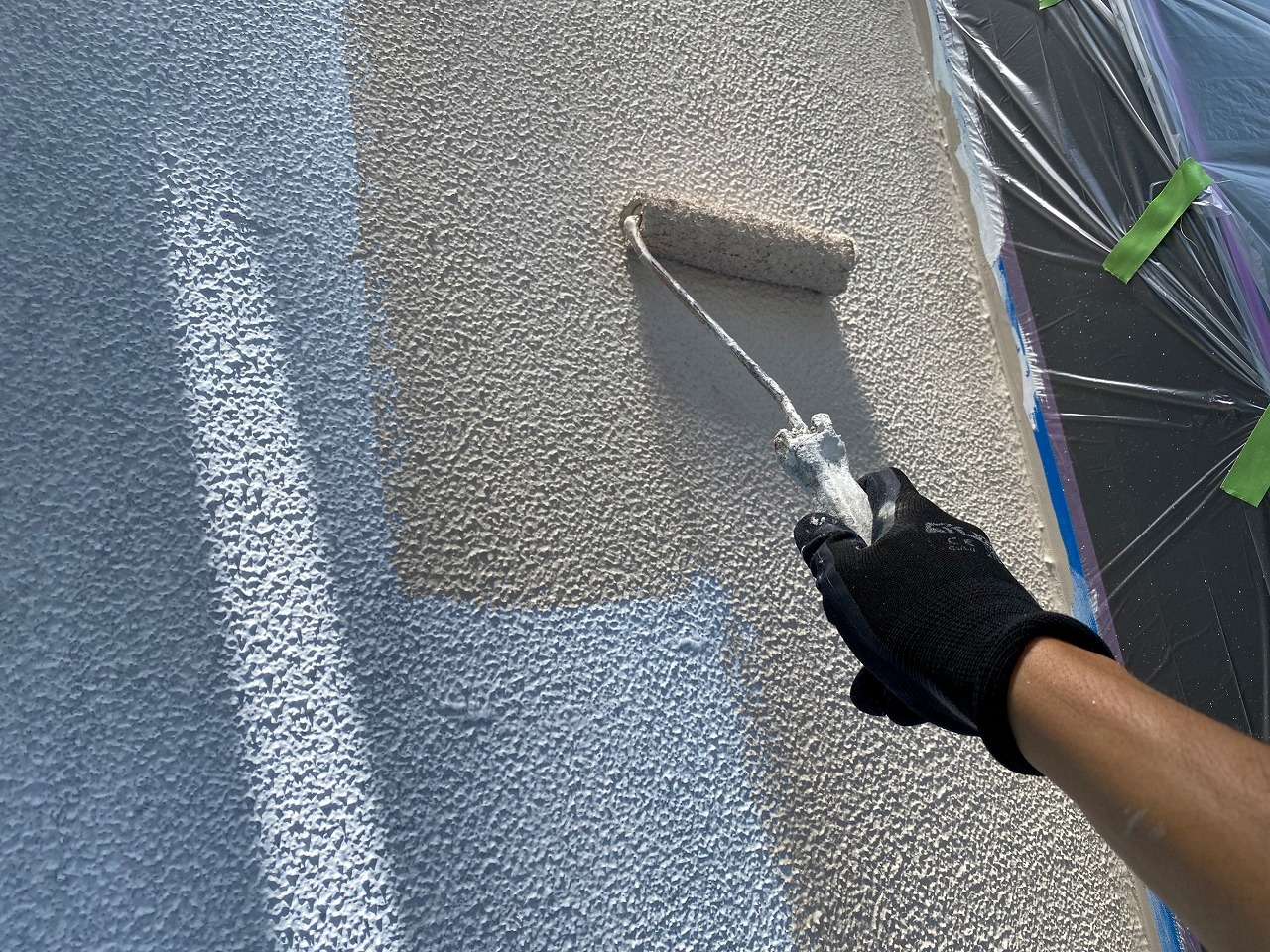 諏訪市　外壁塗装　中塗り　フッ素塗料