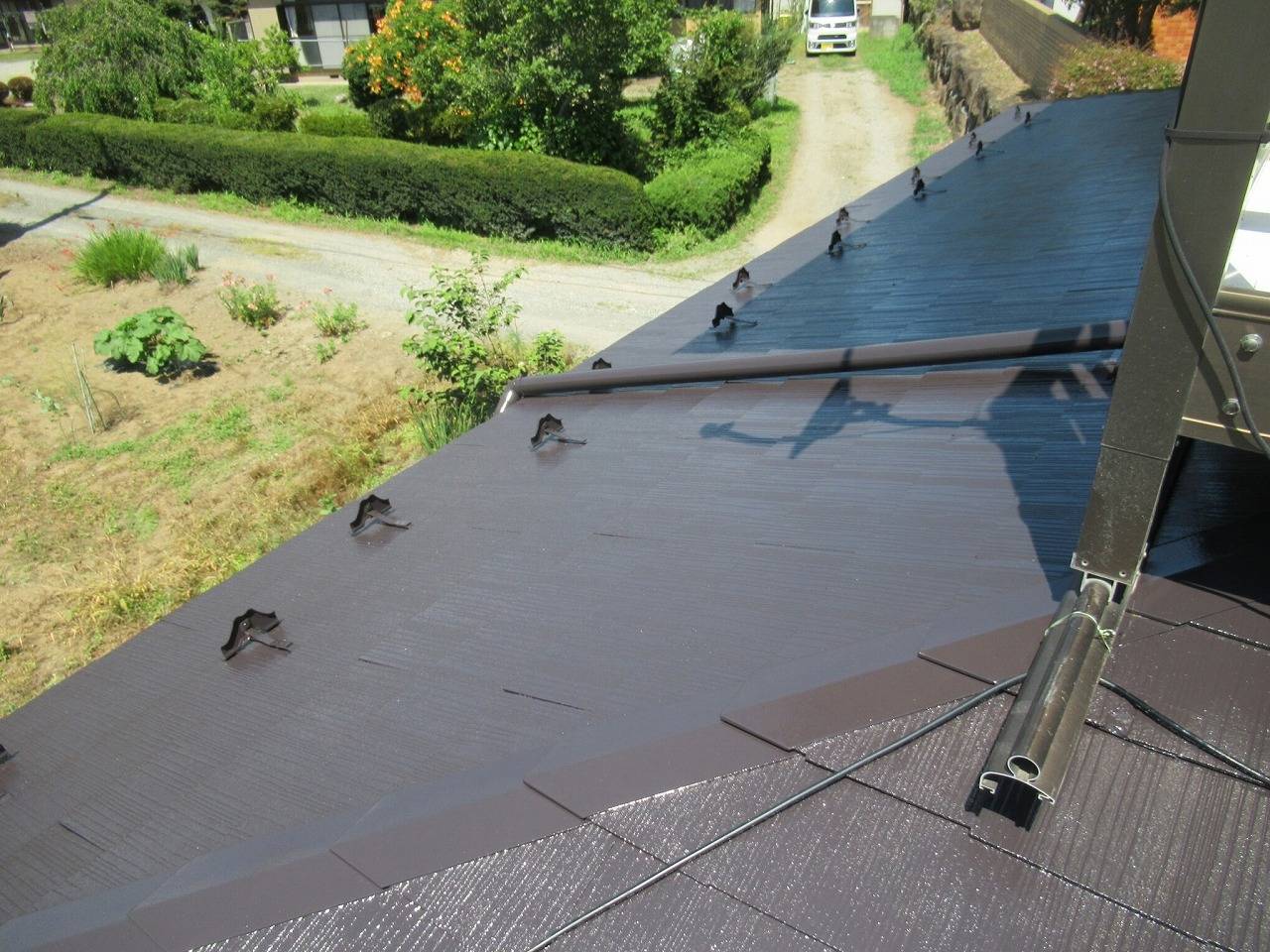 北杜市　スレート屋根　塗装　下屋根　工事後　完成写真