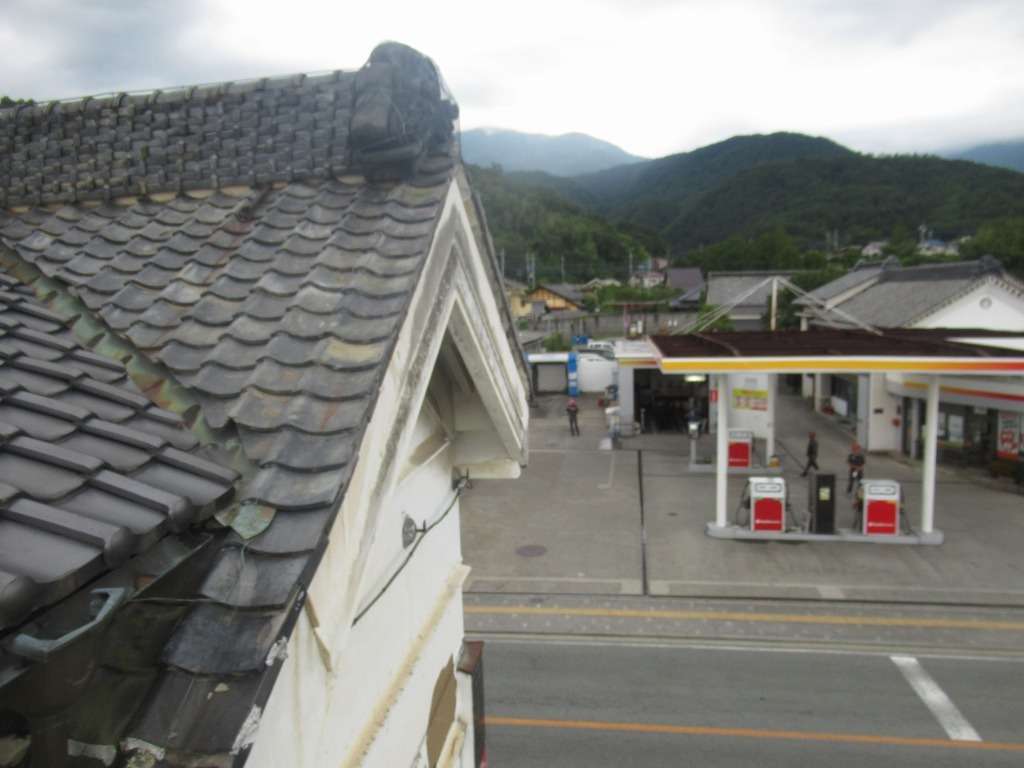 富士川町にて飛散した瓦屋根の補修工事を行いました