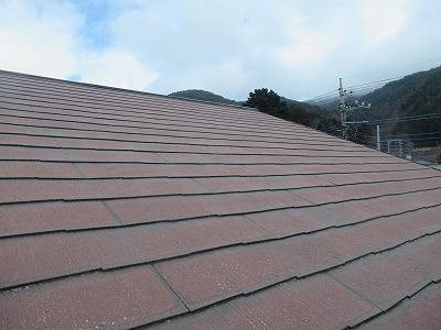 富士河口湖町で塗膜劣化が進みサビやカビが発生した屋根の塗装工事を行いました