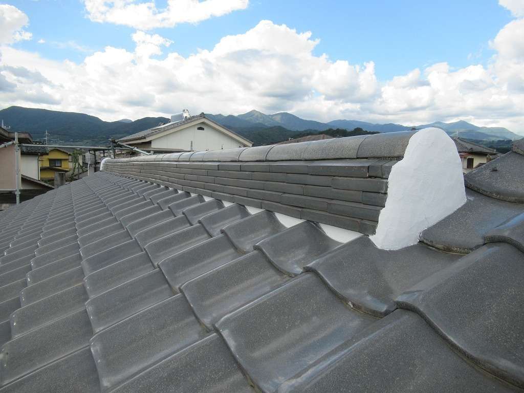 山梨市の和風住宅にて屋根漆喰の詰め直し工事を行いました