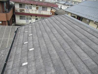 甲府市で塗膜劣化したスレート屋根を塗装して改善させました