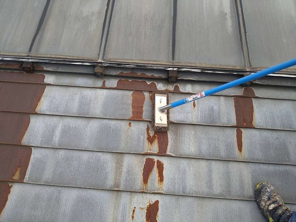 屋根塗装工事　笛吹市　ケレン作業