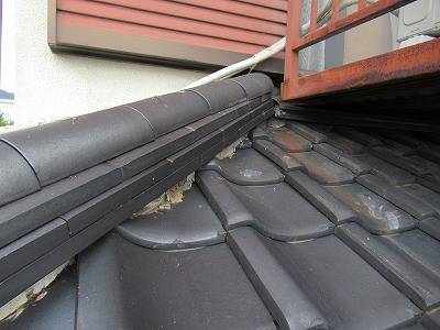 甲府市で瓦屋根の漆喰部分が劣化していたので修繕工事を行いました