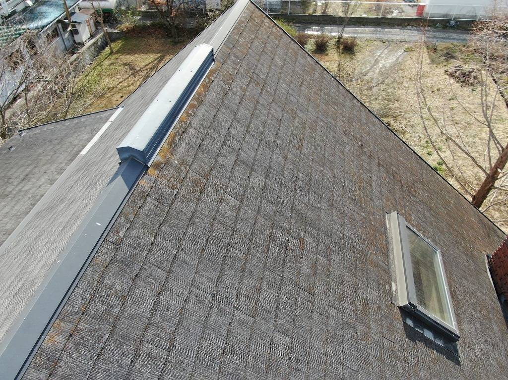 北杜市の二階建て住宅様にて化粧スレート屋根の塗装工事を行いました
