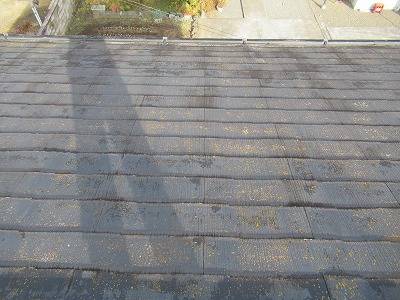 富士吉田市で塗膜劣化しスレート材自体も脆くなっている屋根の塗装工事を行いました