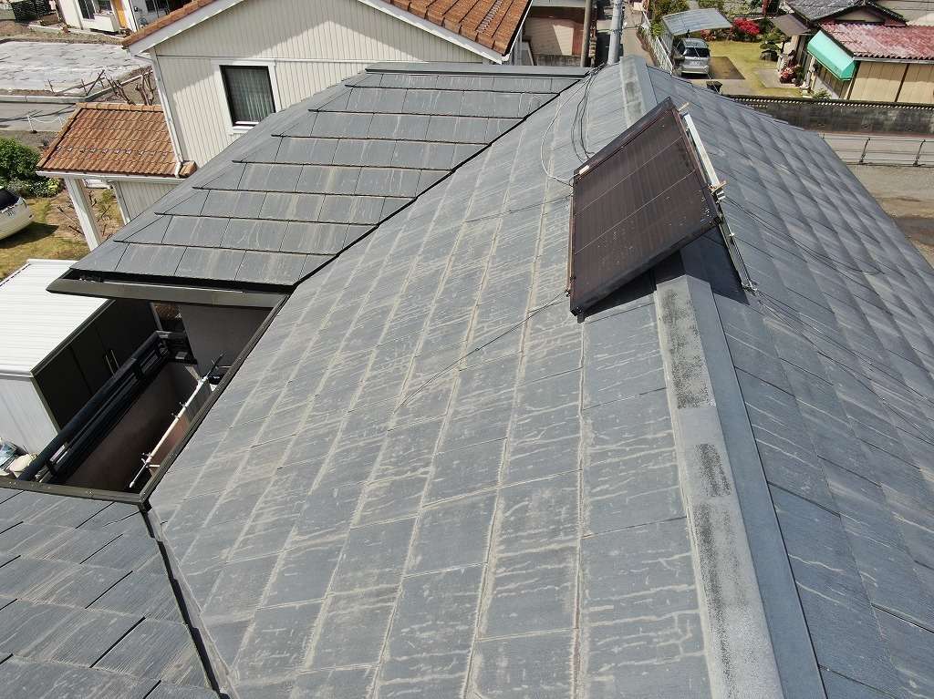 中央市のコの字型住宅にて屋根塗装工事を行いました