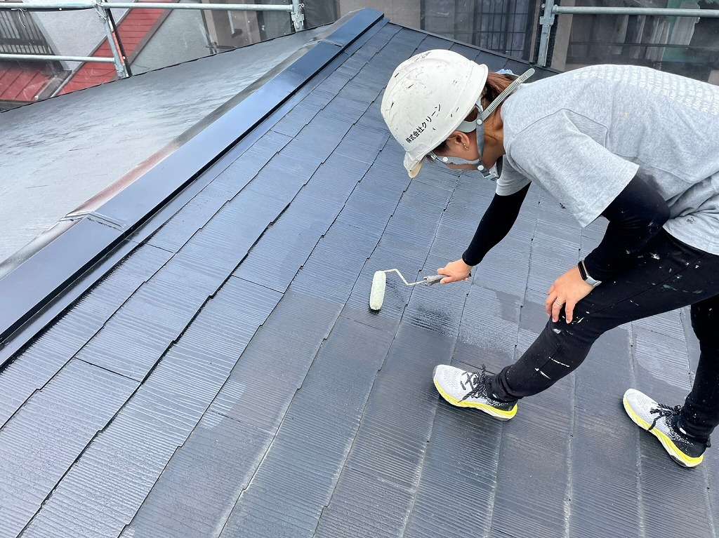 中央市の建物にてラジカル制御型塗料での屋根塗装工事を行いました