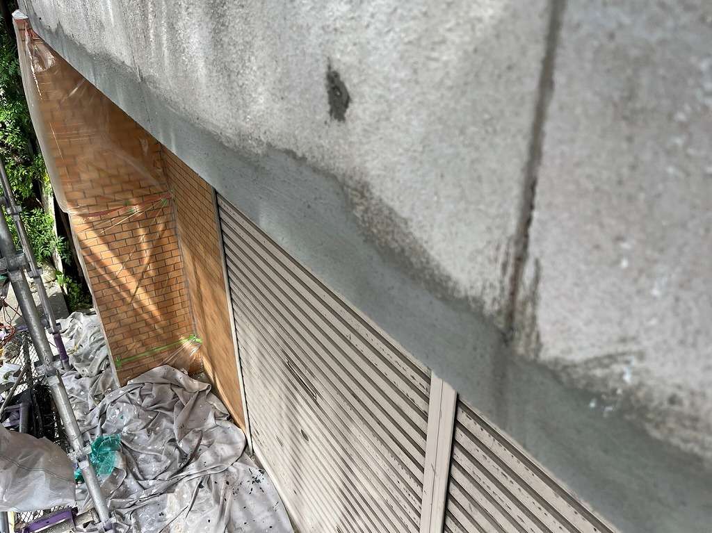甲府市のクラックや破損が発生していた外壁の補修工事を行いました