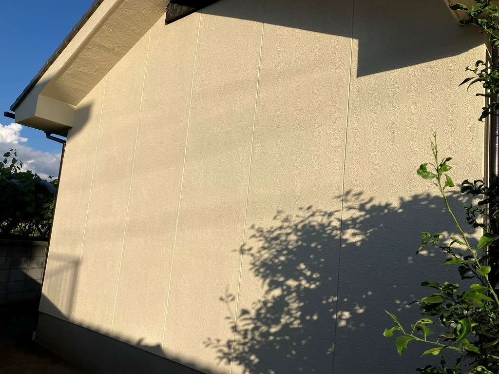 山梨市の住宅にてモルタル外壁の塗装工事を行いました